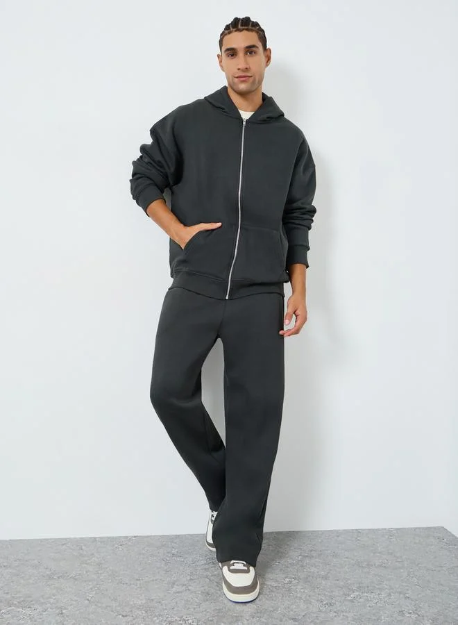 ستايلي طقم من جاكيت بياقة هودي وجوغر وقَصَّة واسعة